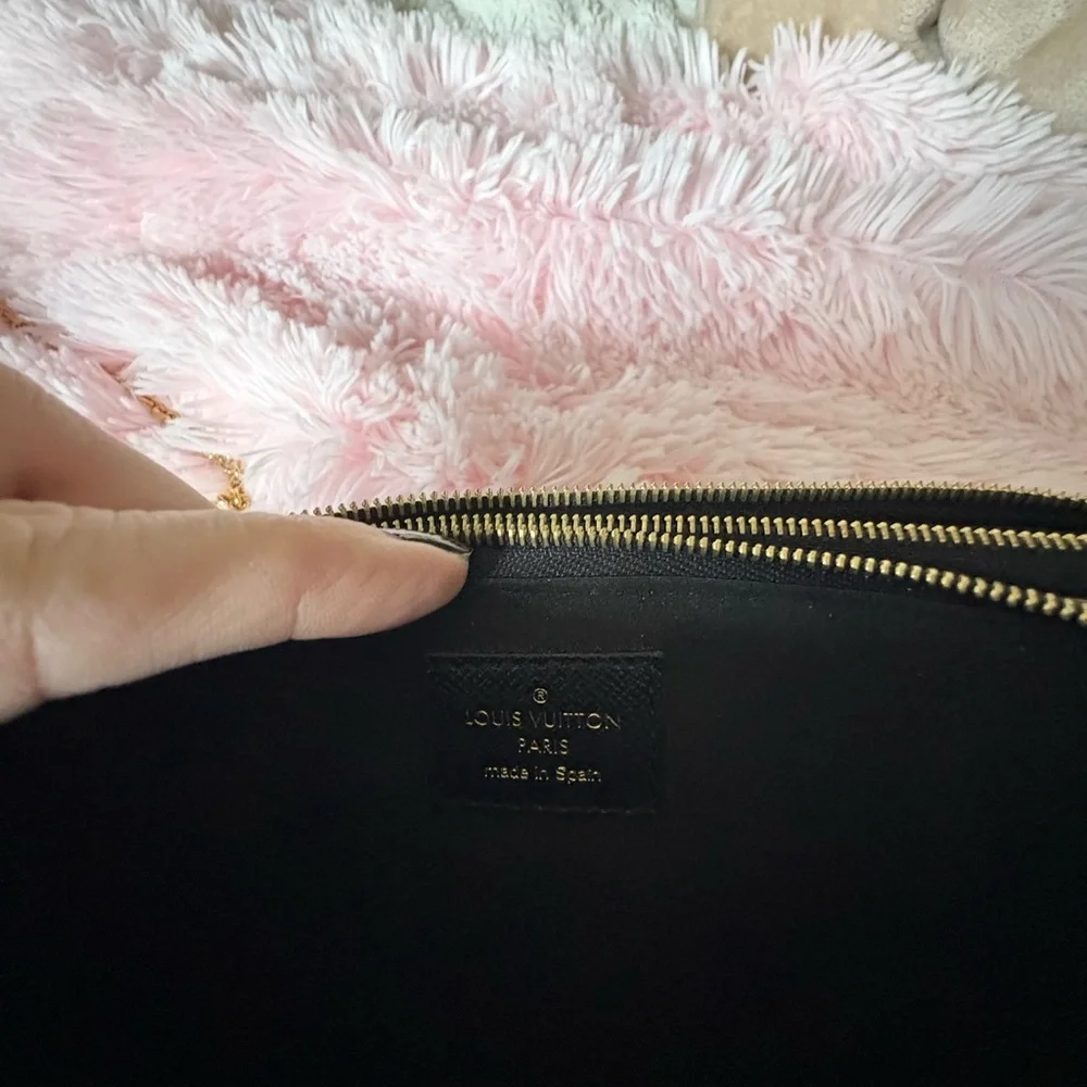 Louis Vuitton Leopard Print Black Clutch - Picture 5 of 6